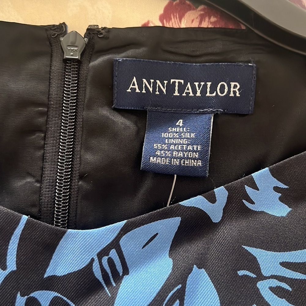 AnnTaylor Black and Blue Floral Bodycon Silk Dress    Size 4 New with Tag - Picture 6 of 11